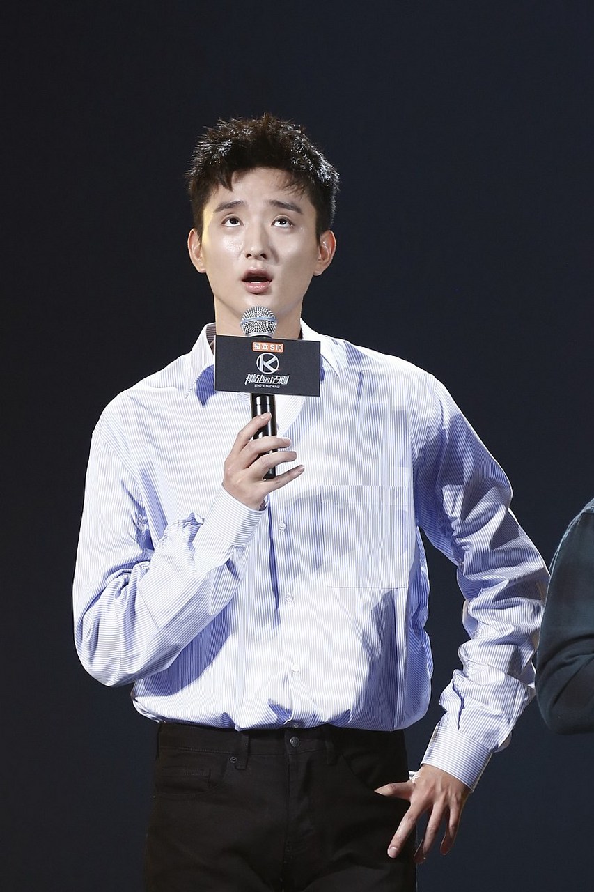 每次出现在大家视野里都是靠着恋爱和女朋友的于小彤,又被狗仔曝光新