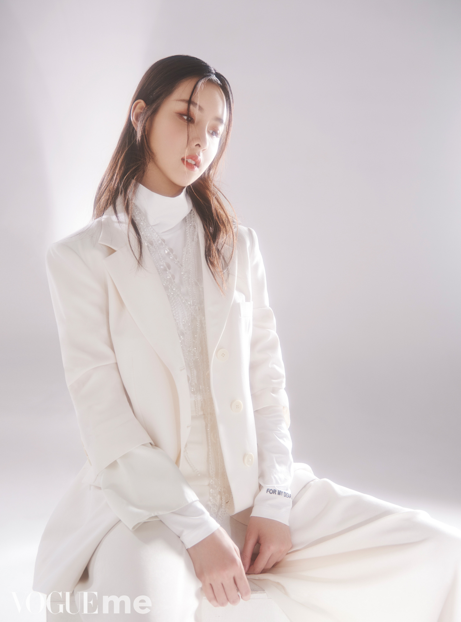 陈都灵最新写真专注聆听内心,清醒且自持