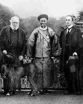 李鸿章出访英国,受到最高规格的接待,却当着女王的面放了个屁