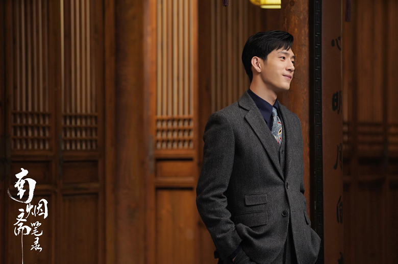 《南烟斋笔录》曝新照,叶申笑的撩人,"双生"夫妇配一脸