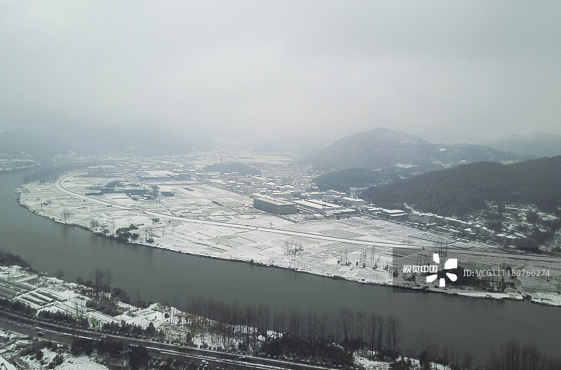 2018年12月9日,浙江杭州,桐庐县旧县街道旧县村雪景.