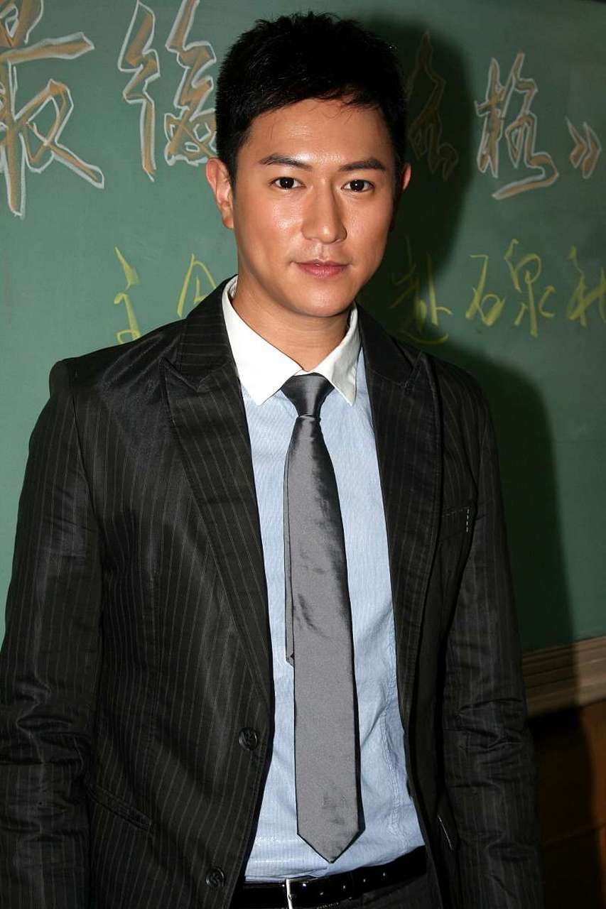 演员王阳冲上了热搜,透露了两个好消息!