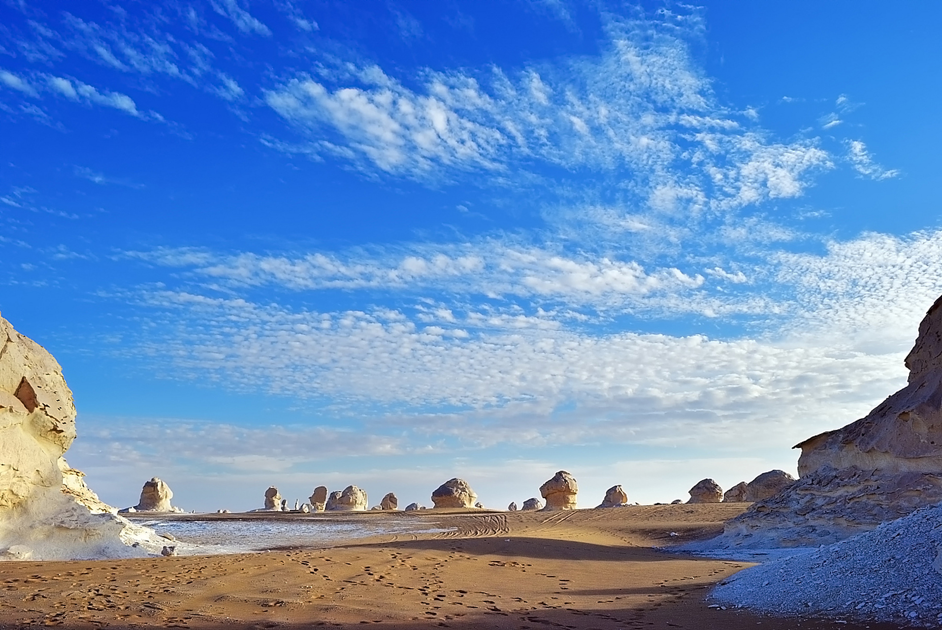 新疆库木塔格沙漠海市蜃楼奇观#   新疆库木塔格沙漠海市蜃楼奇观