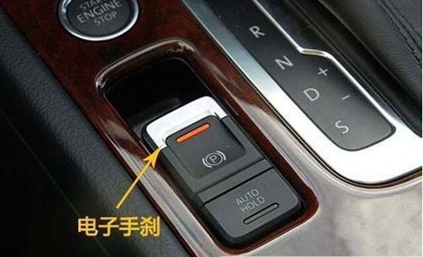 行驶中突然刹车失灵很可怕,1秒钟内正确操作可以保命!