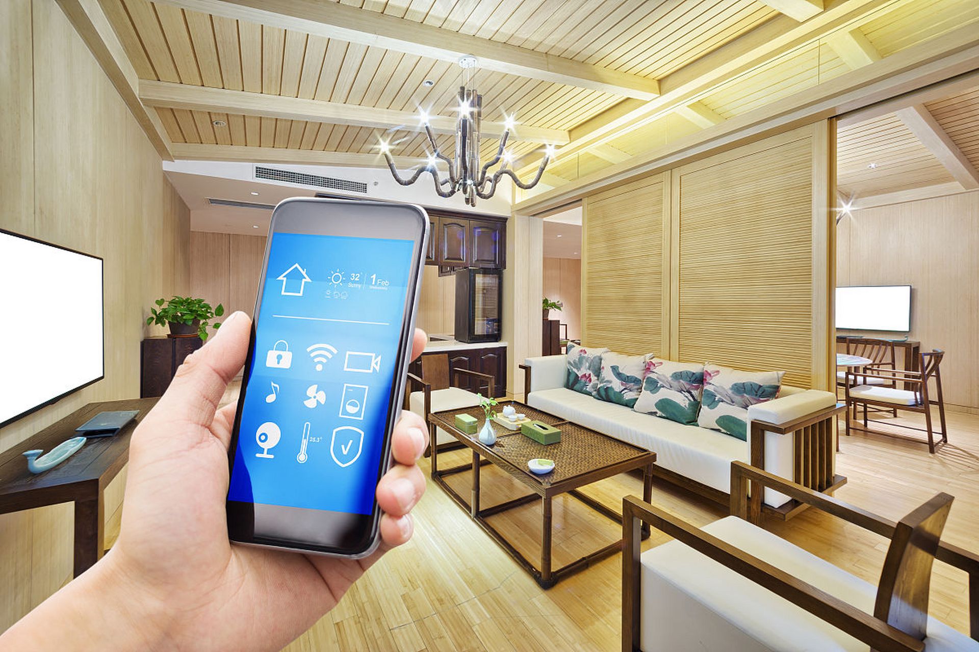 同时,智能家居系统可以根据家庭成员的生活习惯和需求,智能调节家中