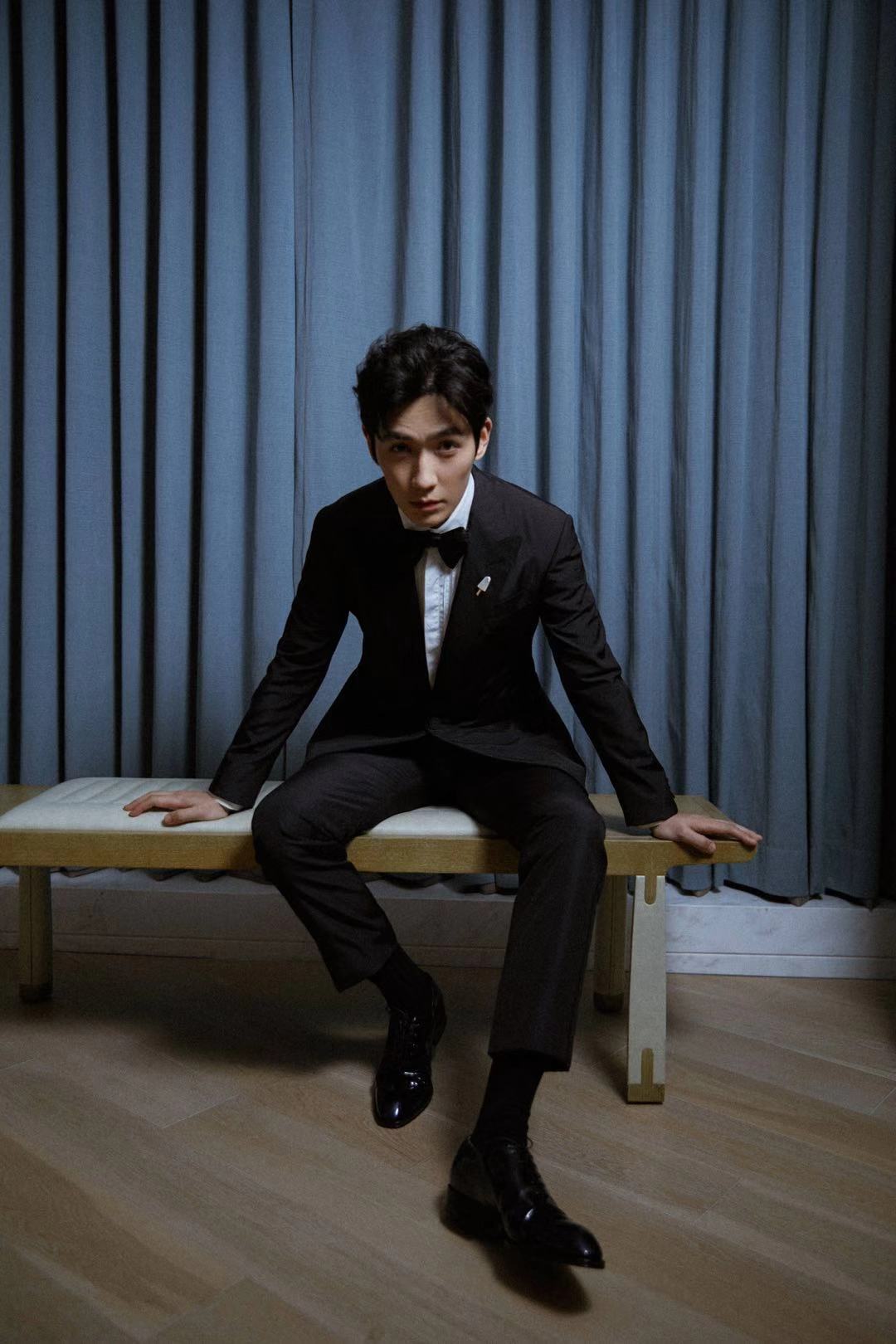 朱一龙出席"时尚先生",高清大图来了,赶快接收他的魅力