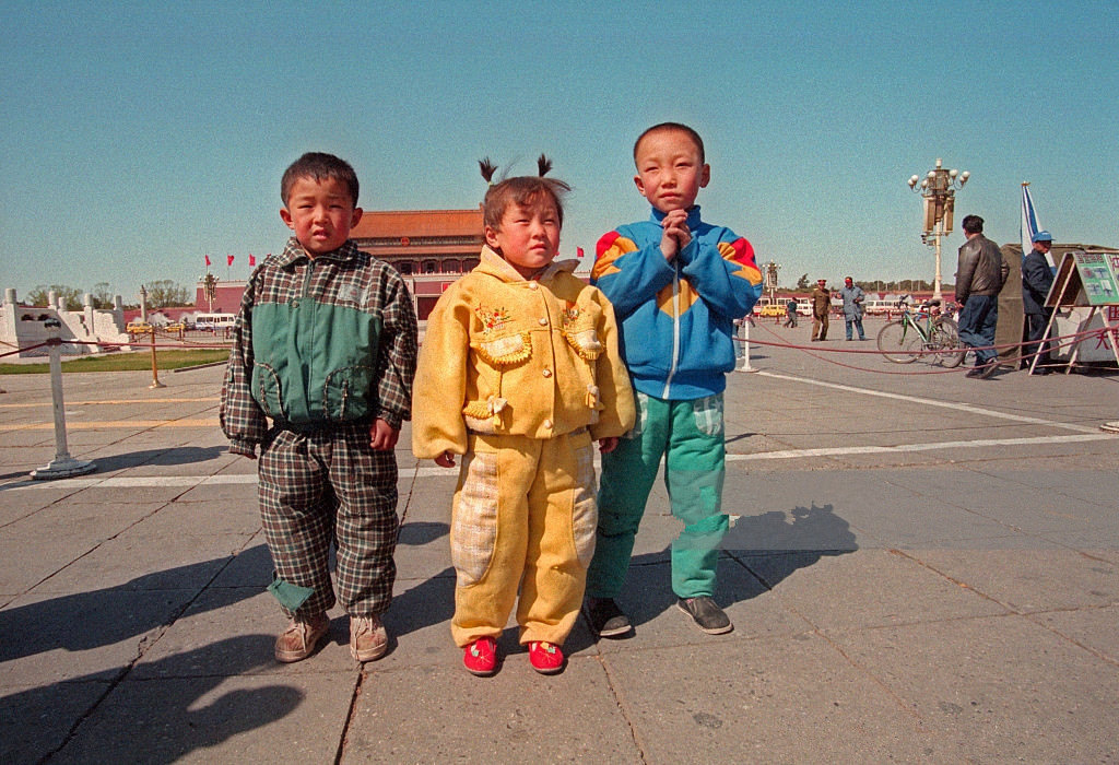 90年代中国老照片:第一张勾起童年的回忆,最后一张女子很清纯!