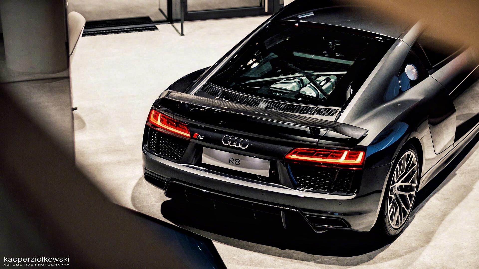 黑化后的奥迪r8真帅