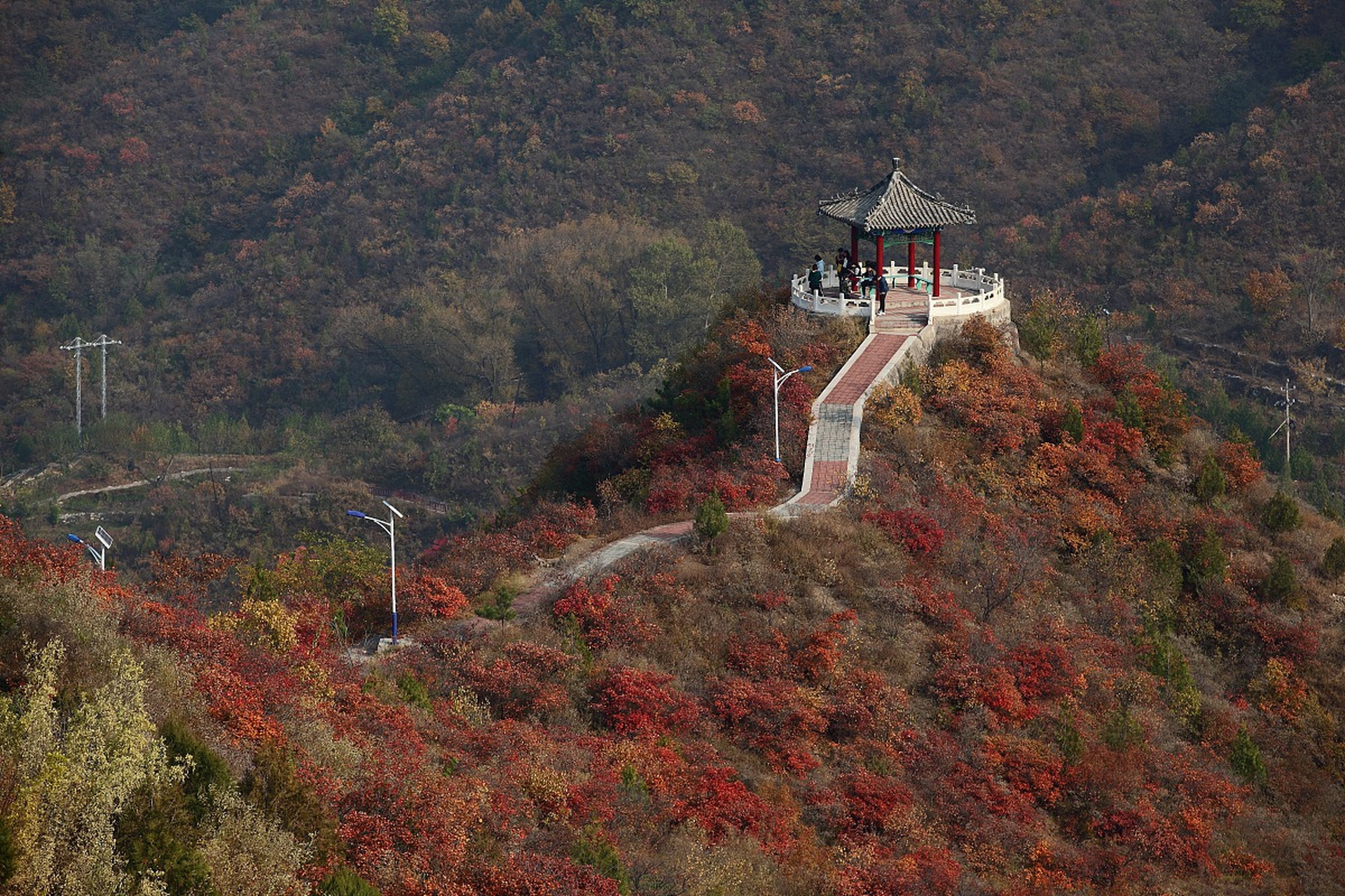 巩义长寿山位于河南省巩义市西部,是一座具有悠久历史和丰富文化底蕴