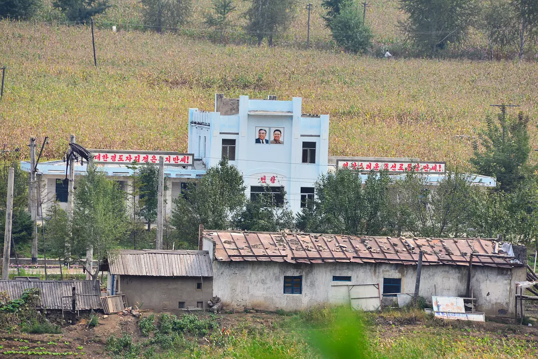 朝鲜视觉:中国女游客镜头里的朝鲜乡镇现状!