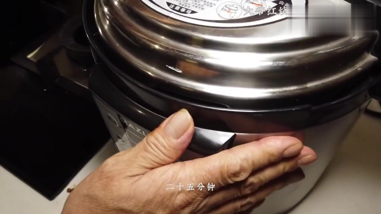 国宴大师最正宗的红烧肉,酱香软糯,香而不腻,这样做简单又好吃