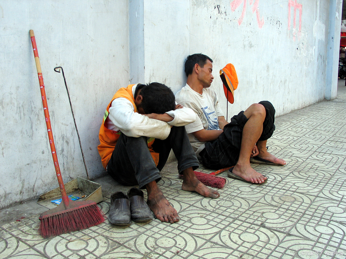 2024年,环卫工人工资应该多得到照顾!