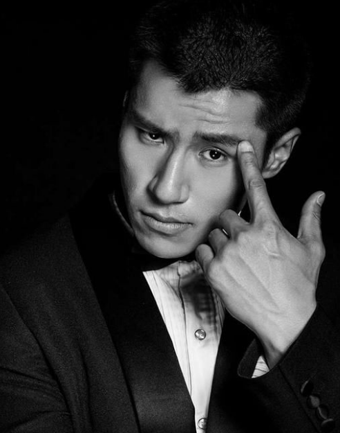 张哲,出生于河南洛阳,中国知名男演员,他的演技很动人.