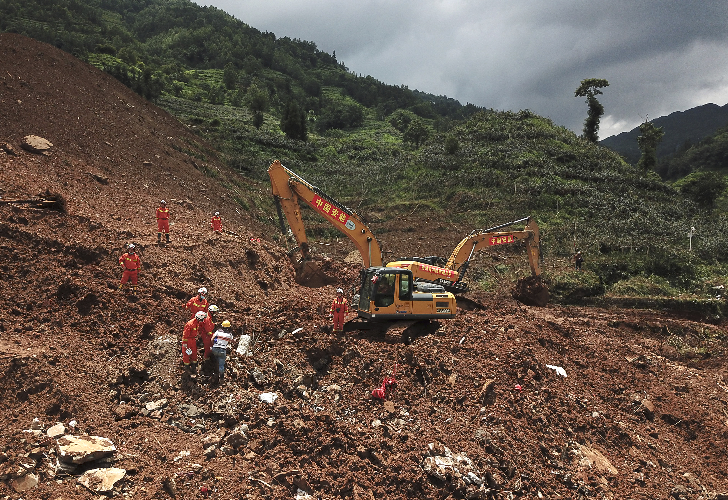 贵州水城"7·23"特大山体滑坡抢险救援工作进入第三天