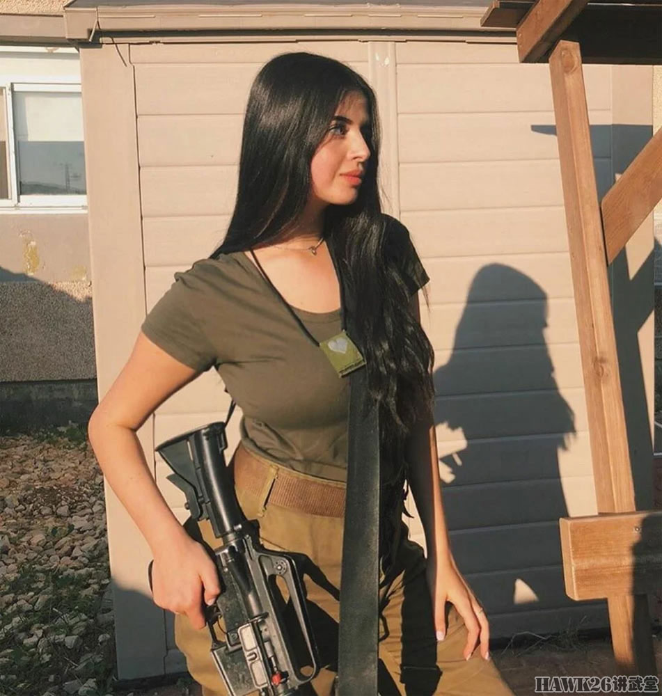 以色列女兵 将橄榄绿军服穿出别样风情