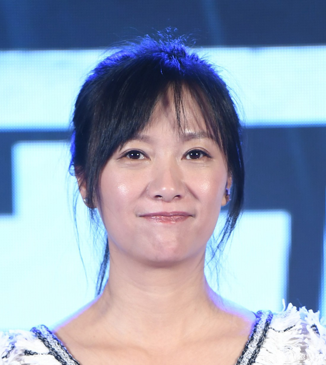 徐靜蕾,曾是首個破億影視劇女導演,被稱為才女,45歲依舊漂亮!