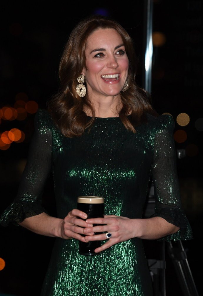 凯特·米德尔顿(kate middleton,1982年1月9日—),英国威廉王子的妻子