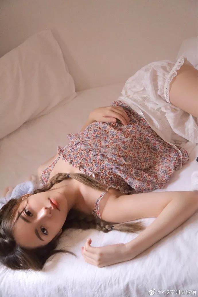 不说话的周淑怡超美!周姐新写真 网友:静若处子,动若憨批