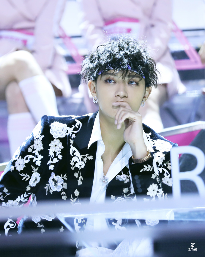 《创造101》决赛夜发起人美图来一波 感谢节目所有人为梦想而行