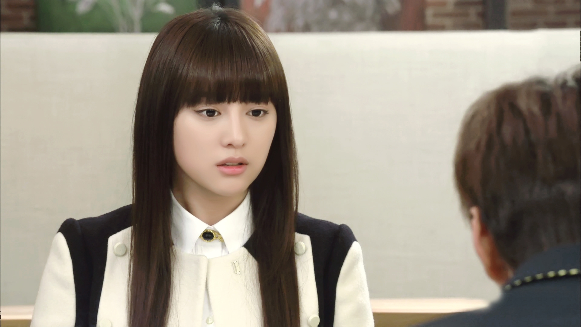 她16岁被星探发现,成名早期低调到没有社交媒体,如今成一线演员