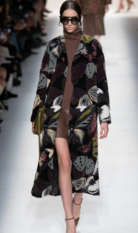 时尚模特秀场展示,穿搭风格魅力无限,带来美的享受.