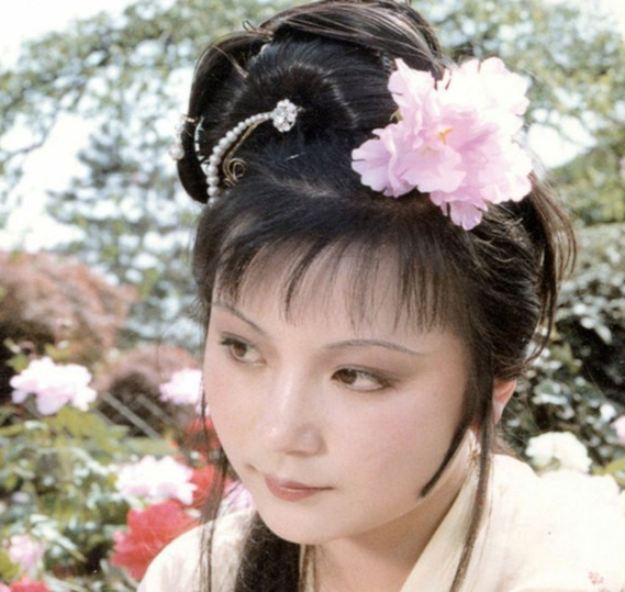 红楼梦老照片:图1令人喜爱的豪放女性,图5贾宝玉拍完戏喝汽水