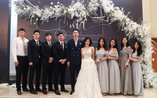 cba孟达甜蜜新婚遭怼,前妻赵丹丹社媒背景仍是双方恩爱图片