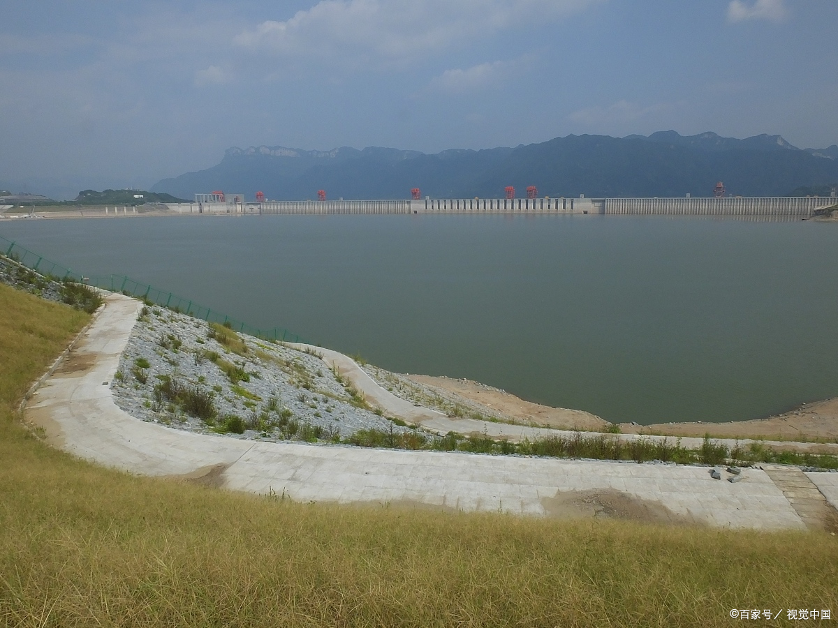 高州湖光山色图片