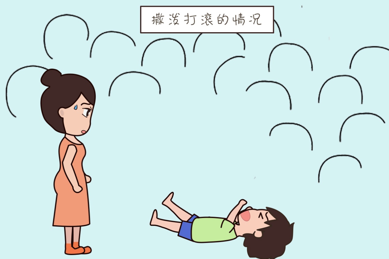 孩子躺在地上撒泼打滚,妈妈仅仅做了这些事,让旁边人一脸佩服