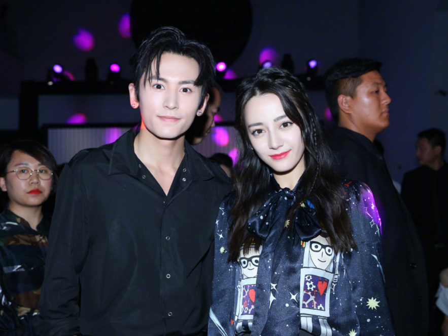 张哲瀚和5位女星的合照,你觉得谁和他最般配?网友:当然是图3