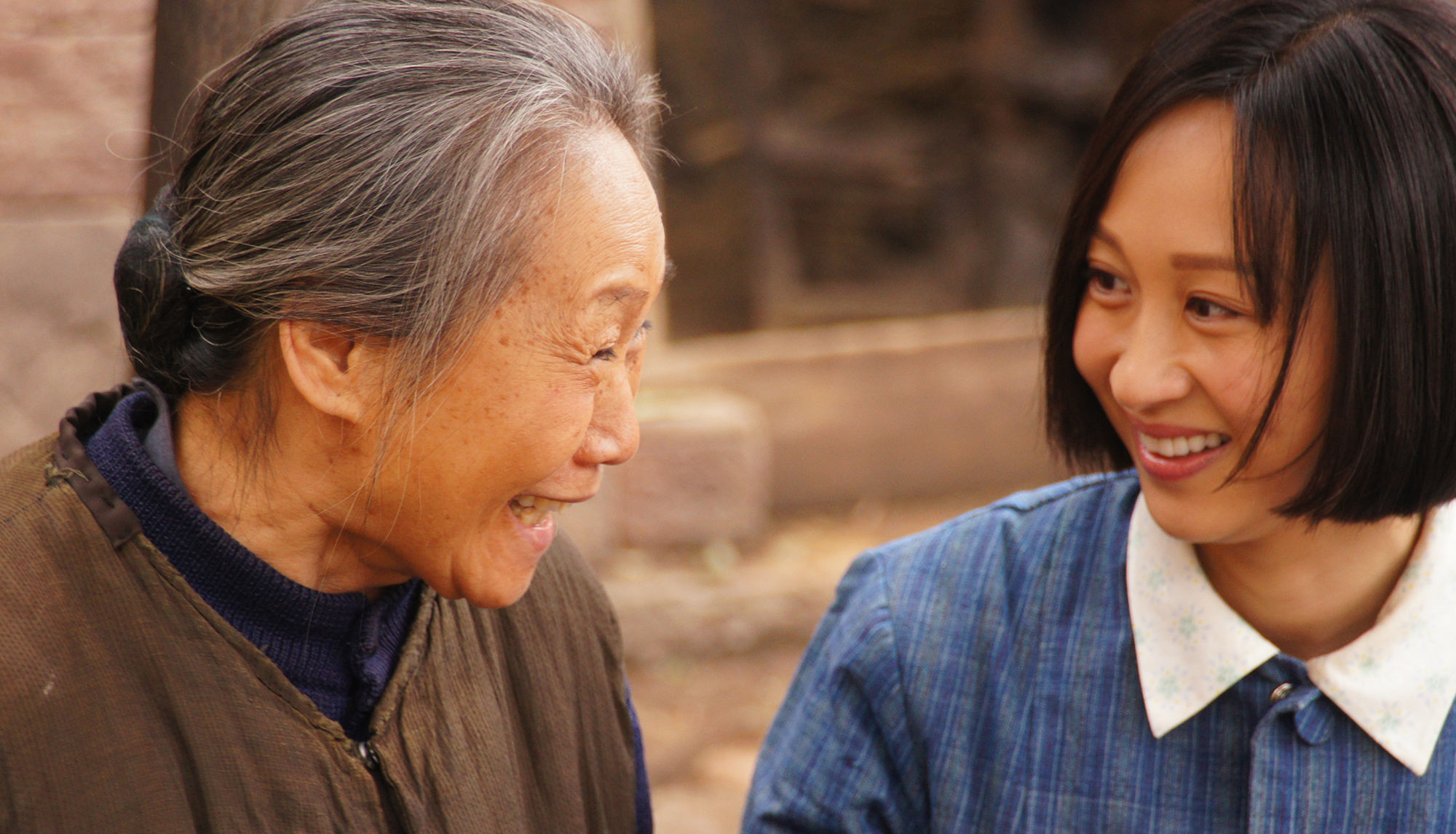 苇青:她退休才踏入影视圈,目前出演过两部电影,票房共计87.5亿