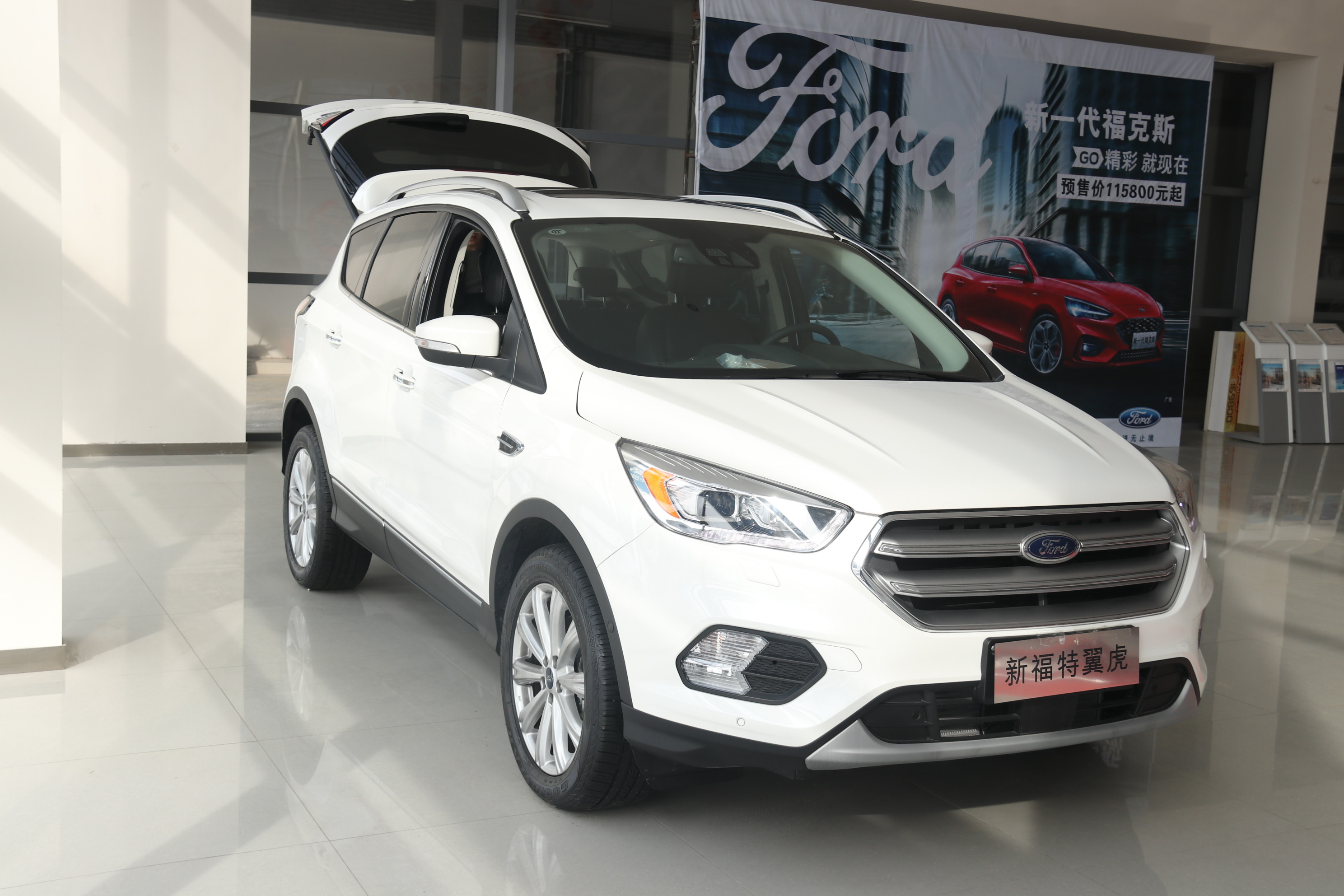 4s店实拍,18款美系suv福特翼虎,腰线笔直动力够用