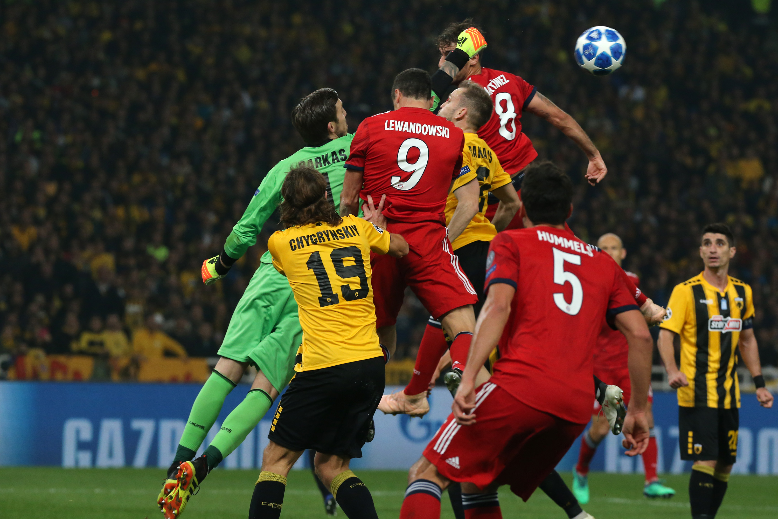 足球——欧冠联赛:拜仁慕尼黑胜雅典aek