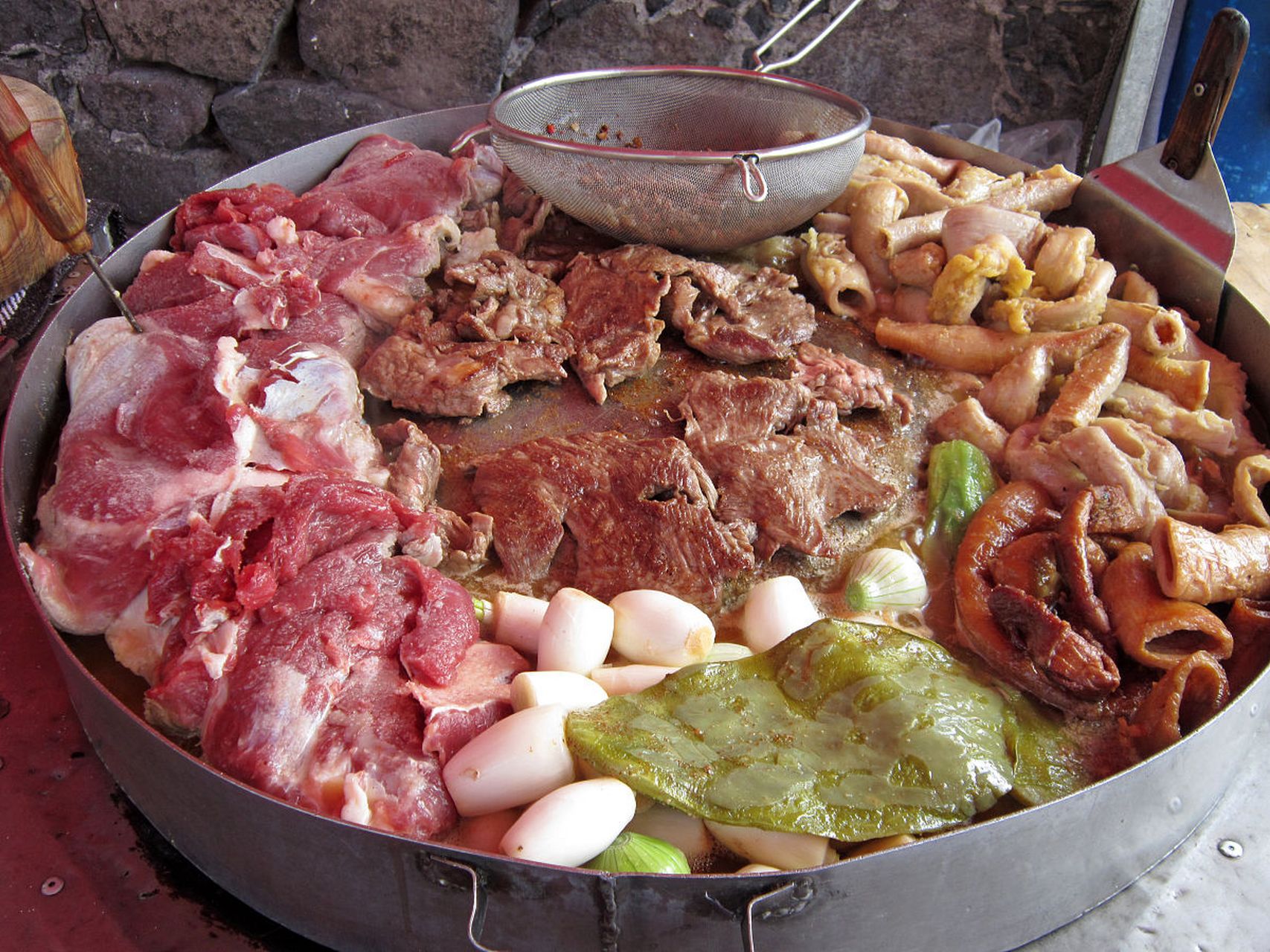 滋味地道独特,感受豪爽激情![原文:二连浩特美食推荐,让你的.