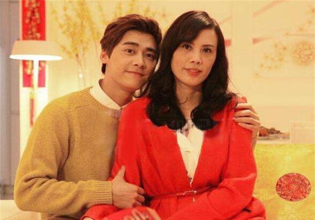 吴亦凡妈妈年轻照颜值高,五官惊艳英气十足,气质不输儿子吴亦凡