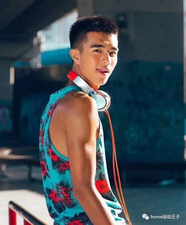 篮球队体育生直男校草,20岁鲜肉天菜当男模,用肌肉俘获你
