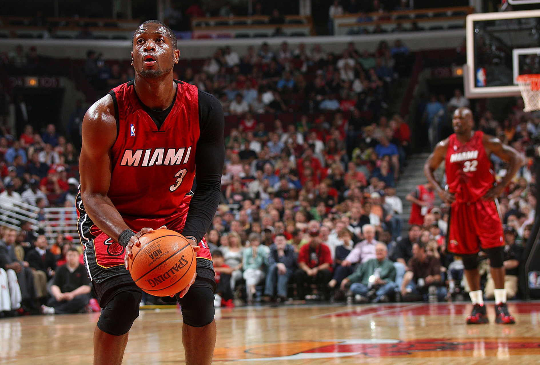 德维恩·韦德是nba历史上最杰出的得分后卫之一,也是迈阿密热火队的