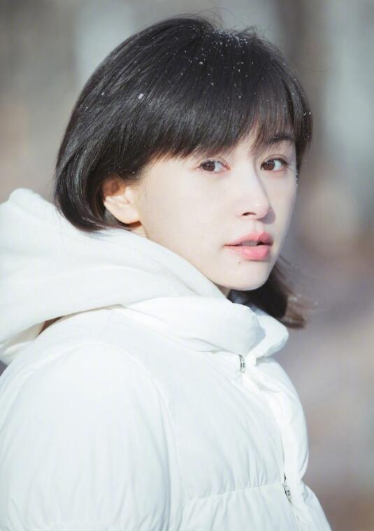 王子文厉害了!穿"面粉裙"写真不丑,意外美成了初恋
