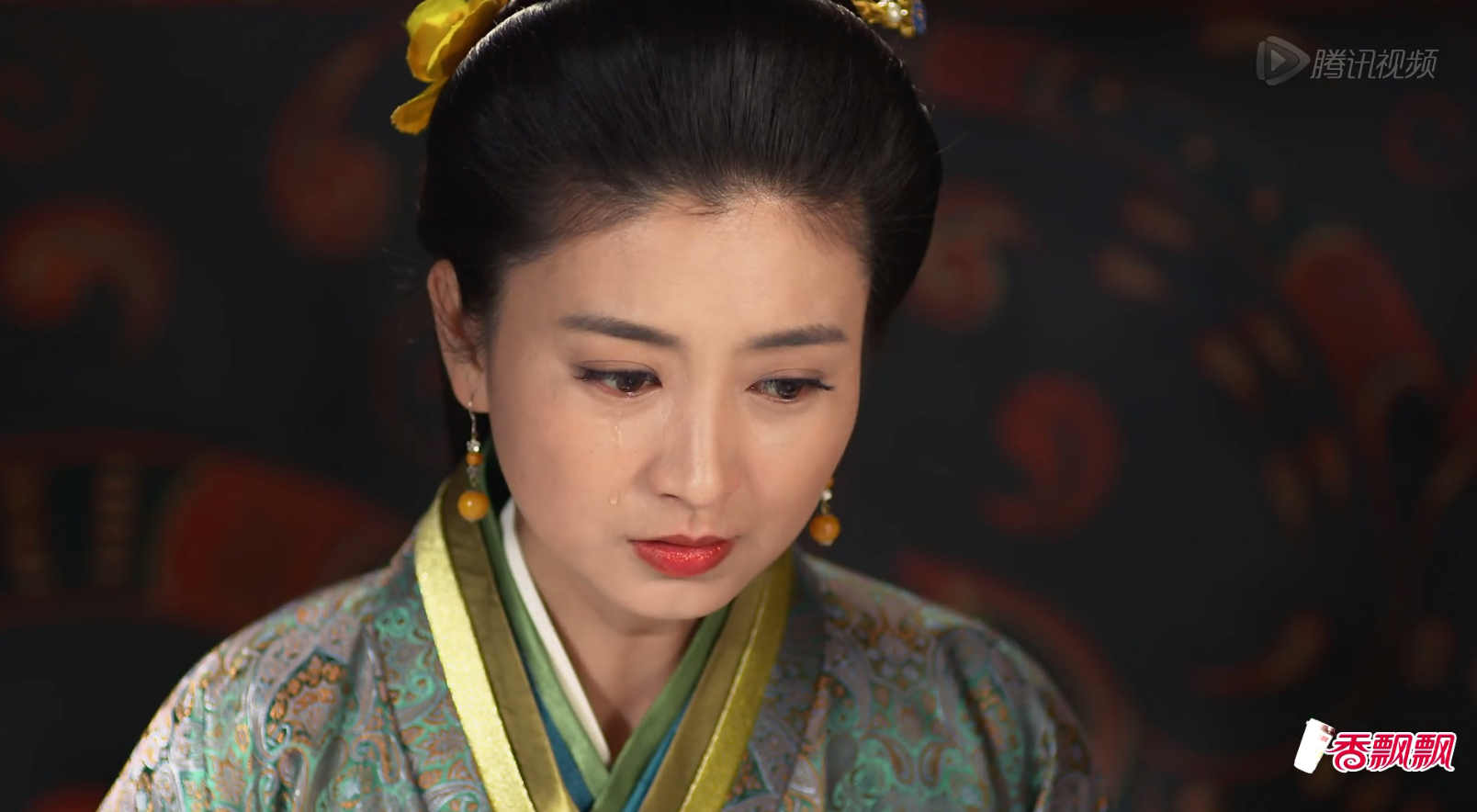 芈月传中,斓曦的樊长使经历了9个造型,气质虽高雅,脸大是硬伤