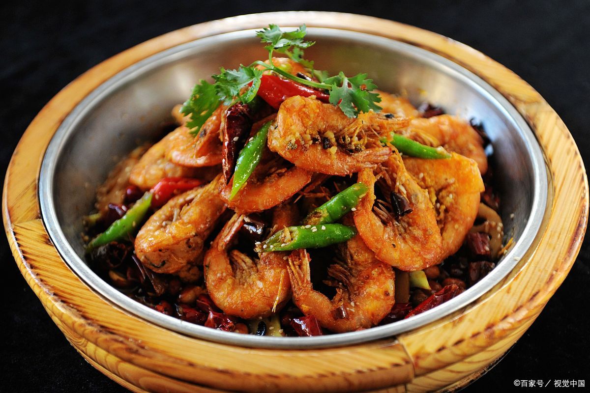 色香味俱全的美味干锅虾——口感丰富,鲜美诱人,不能错过!