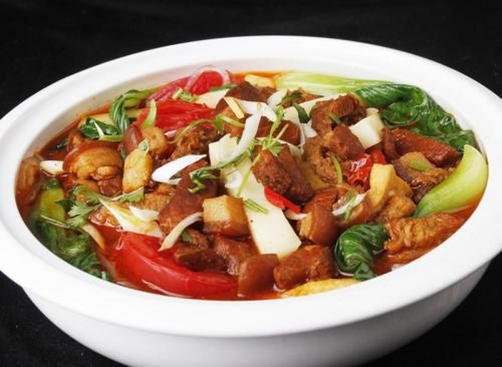 我的秘密食谱#烩菜:将一大锅各色菜,在锅里面煮一起,加上各色佐料