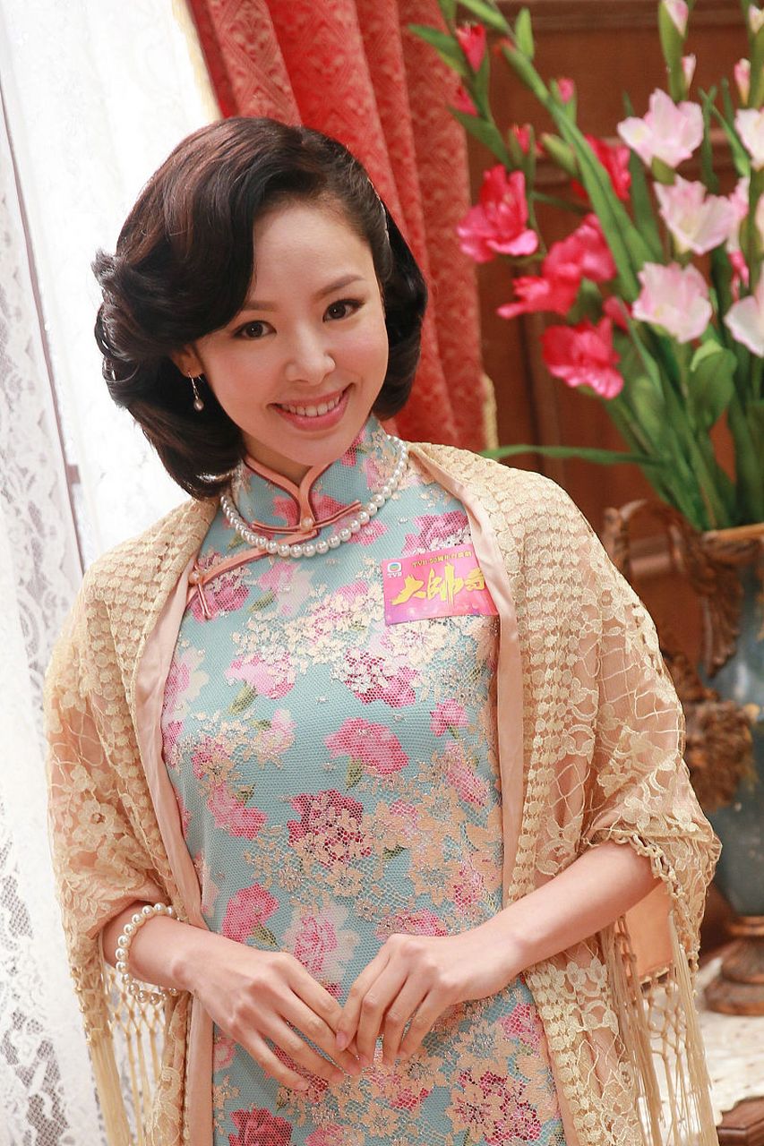 我受不了折磨,也不想做她的小白兔,所以打算离开她的别墅.