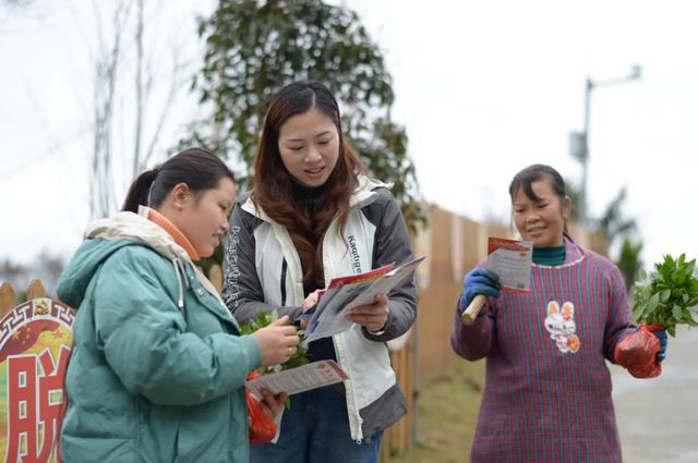 驻村帮扶现"角色错位!