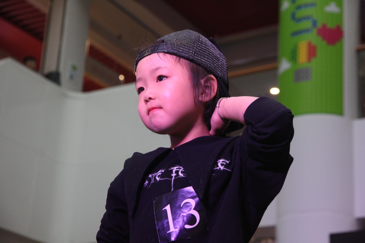 萌气十足!萌宝窦雨晗参加电影节