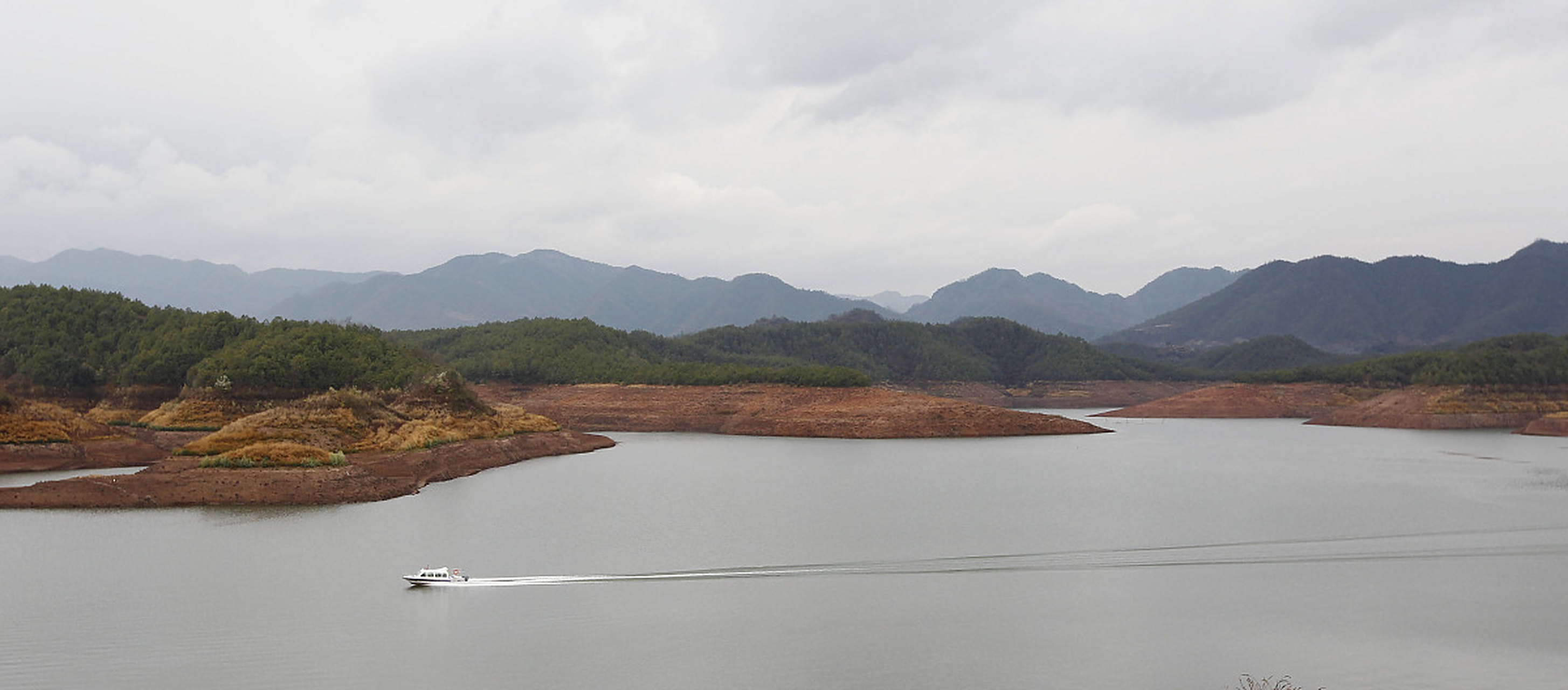 镜头里的春天# 余庆飞龙湖户外运动中心不仅是一个提供户外运动活动
