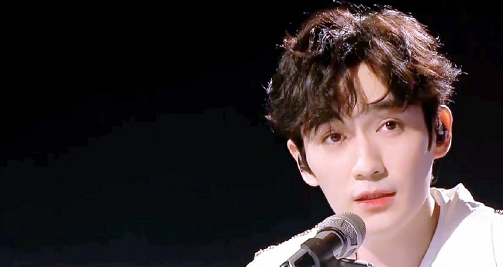 朱一龙诠释白衣,齐衡书生气,现代装小卷发18岁既视感