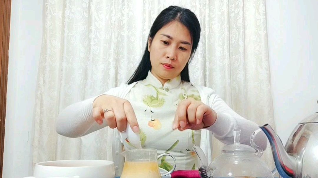 红茶奶茶做法,学会了可以自己在家做,干净又卫生,没添加剂