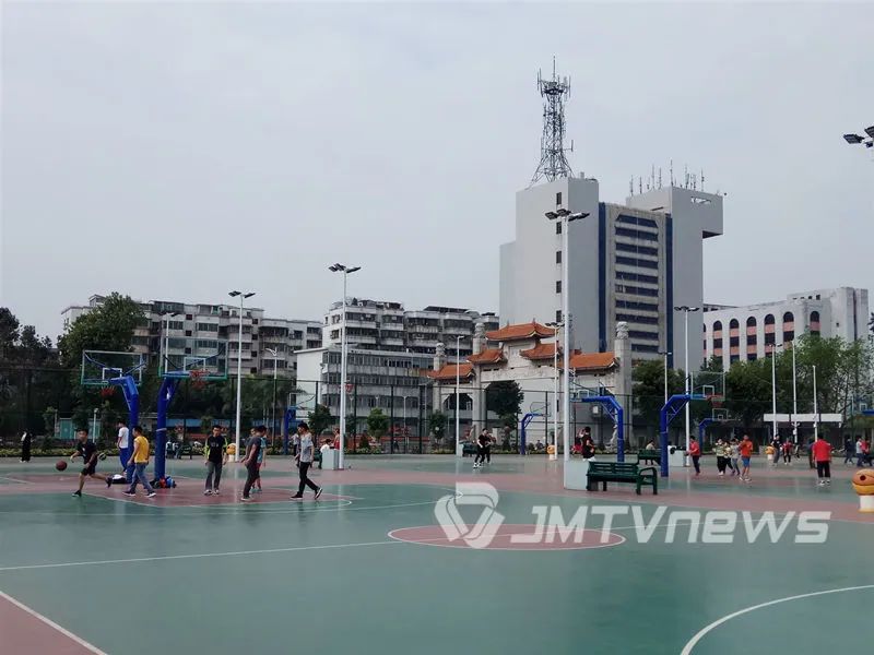 白水带体育公园已开放!进场限制人数