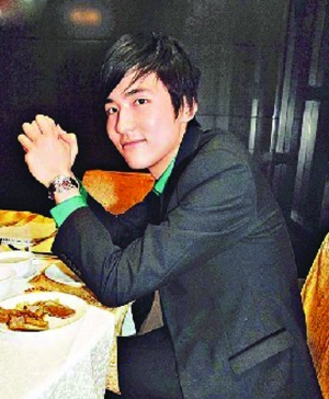 16岁拥有20辆豪车,认爱甄子丹小姨子,世纪婚礼豪掷8亿