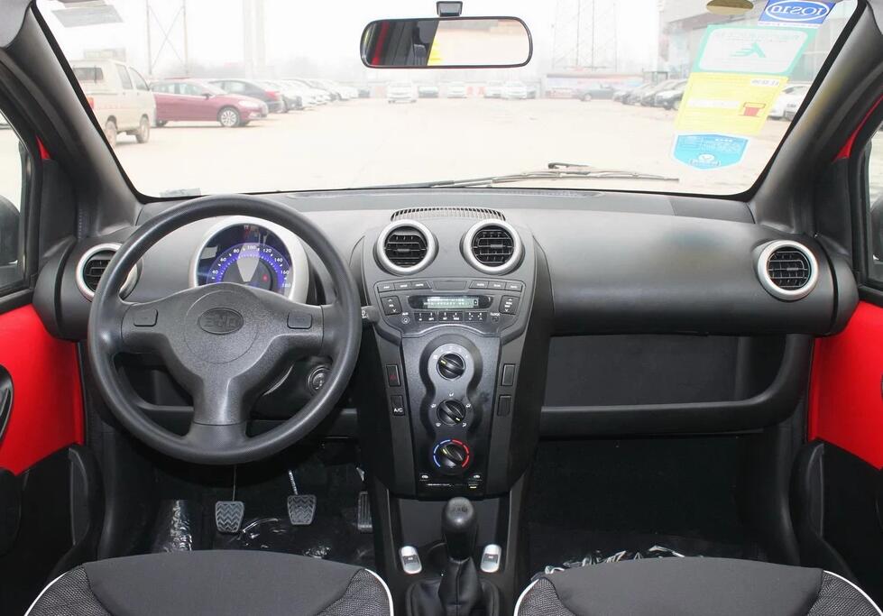 比亚迪-比亚迪f0,内饰宽敞